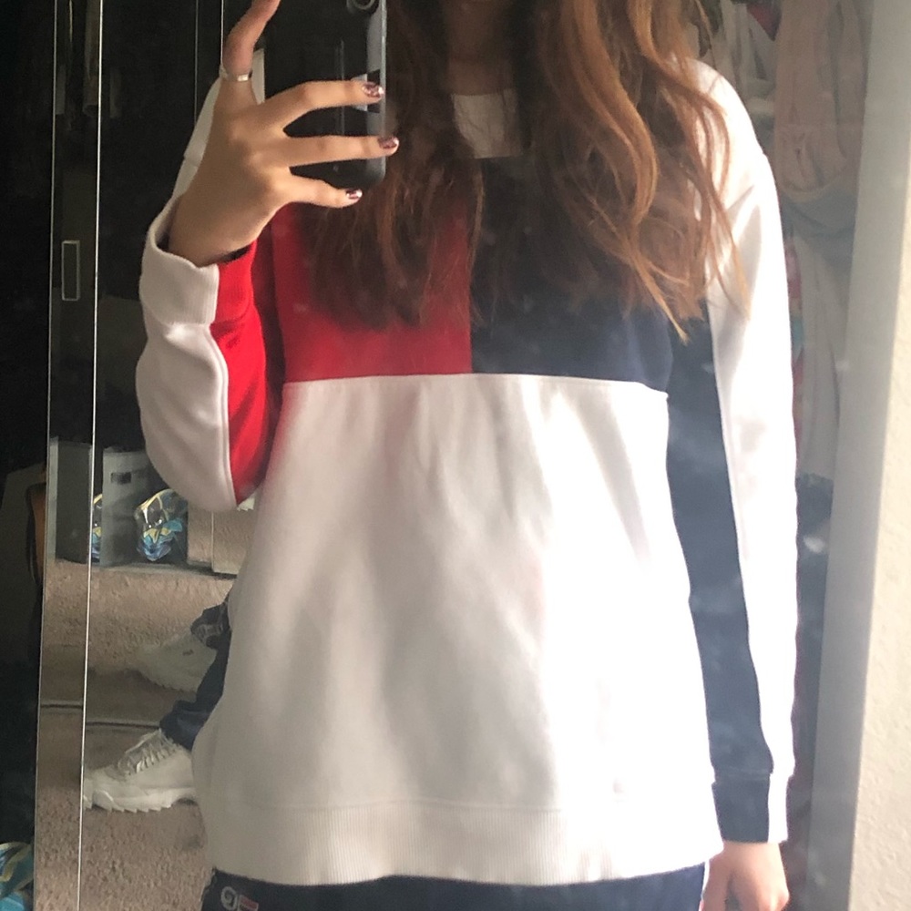 Tommy hilfiger sweatshirt small